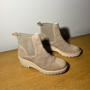 Dolce Vita Haddie Wedge Chelsea Boot Women's Size 8 Beige Almond Suede